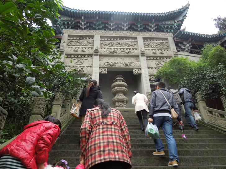 Treppe zum Tempel in Ciqikou