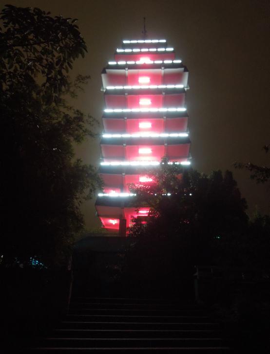 Turm Eling-Park bei Nacht