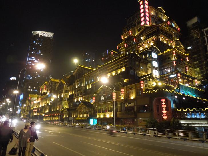 Hongyadong Chongqing in der Nacht