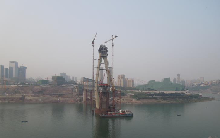 Blick auf die Qiansimen-Brücke Chongqing