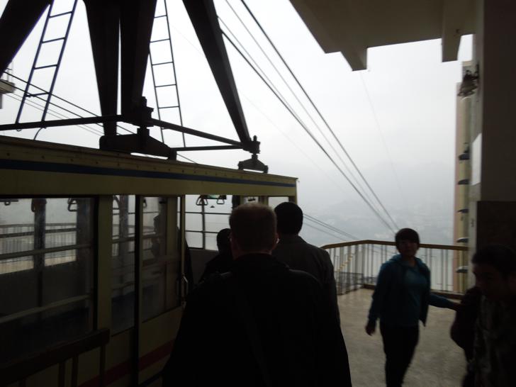 Jangtseseilbahn Chongqing Einstieg in die Gondel